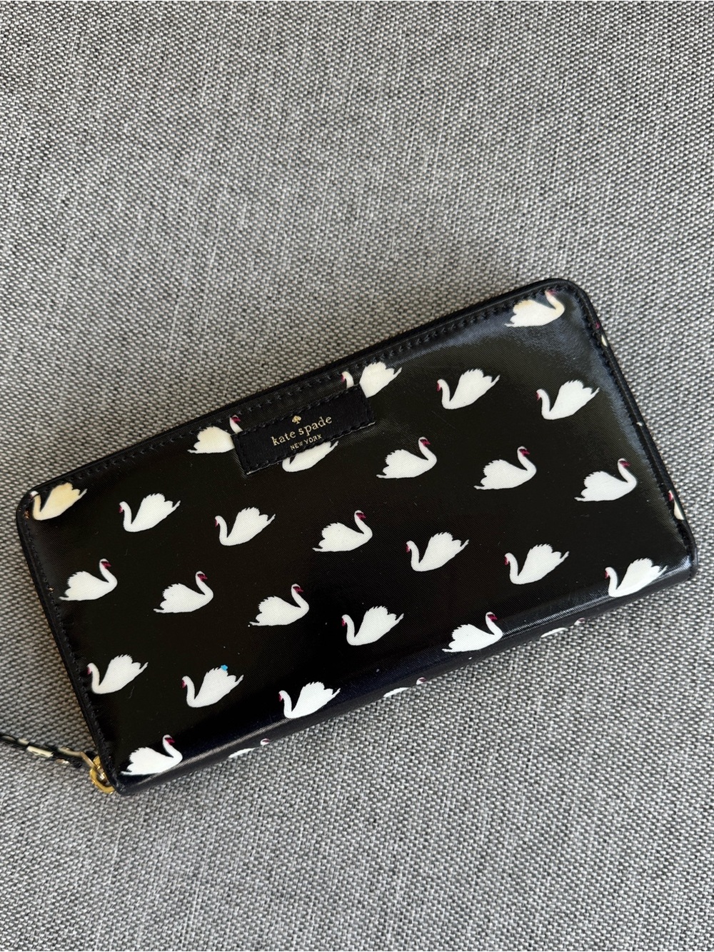 Kate Spade Daycation Neda Swan Wallet Black Patent Accordion Zip Around RARE